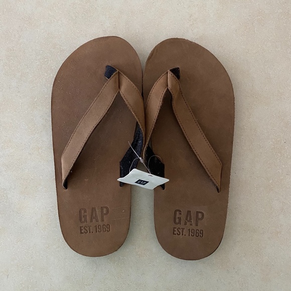 GAP Other - Men's Size 8 Leather Flip Flops-New